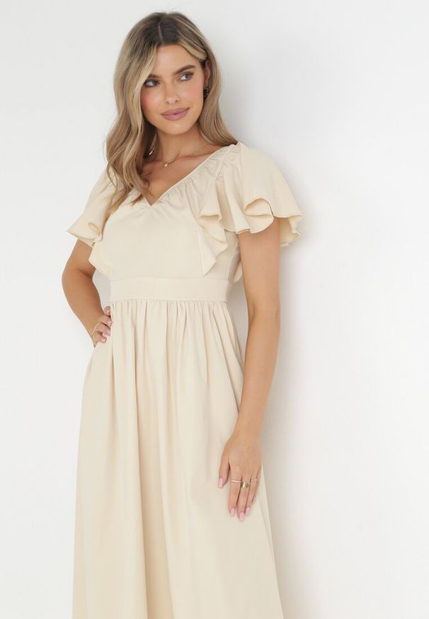 Born2be - Beżowa Sukienka Midi z Falbanami przy Ramionach Happisa. Typ kołnierza: kołnierz z falbankami. Kolor: beżowy. Styl: elegancki. Długość: midi