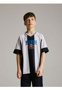 Reserved - Sportowy komplet z nadrukiem - biały. Kolor: biały. Materiał: dzianina. Wzór: nadruk. Styl: sportowy #1