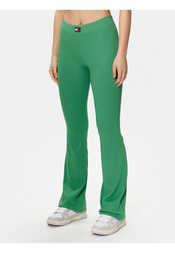 Tommy Jeans Spodnie materiałowe Badge DW0DW15373 Zielony Regular Fit. Kolor: zielony. Materiał: syntetyk