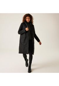 Kurtka przeciwdeszczowa z kapturem damska Regatta Yarli. Typ kołnierza: kaptur. Kolor: szary, wielokolorowy, czarny. Sezon: zima. Sport: turystyka piesza #1