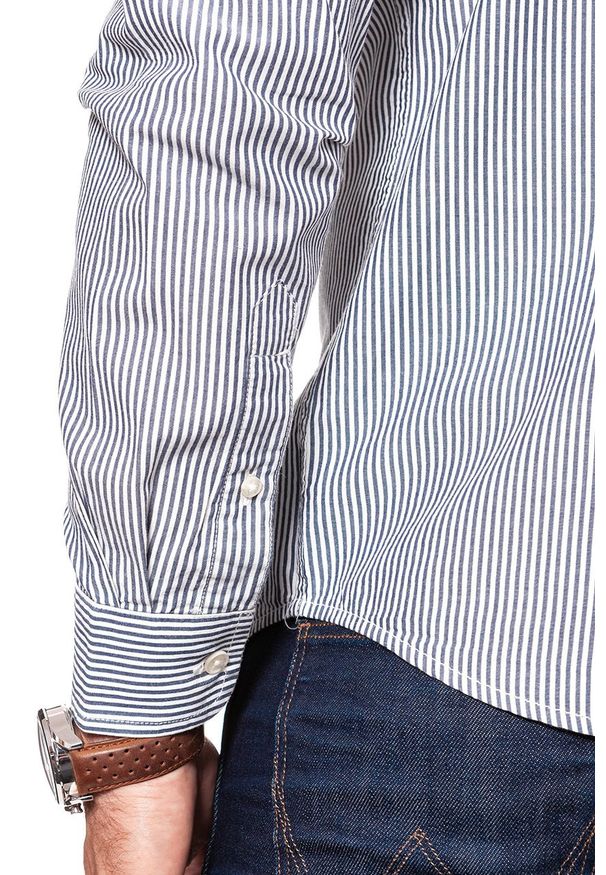 Wrangler - KOSZULA WRANGLER LS 1PKT BUTTON DOWN NAVY W5874SQ35 112129583. Typ kołnierza: button down. Materiał: materiał. Wzór: paski
