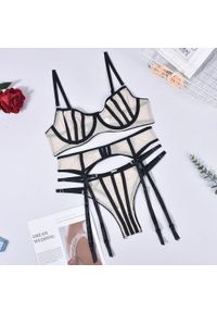 Intica - Komplet bielizny z delikatnymi detalami na romantyczne chwile Oliga. Kolor: czarny. Materiał: materiał #1