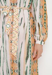 Born2be - Beżowa Sukienka Koszulowa z Mozaikowym Wzorem i Wiązanym Paskiem Lilimea. Kolor: beżowy. Materiał: tkanina. Typ sukienki: koszulowe