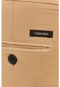 Calvin Klein Spodnie męskie kolor beżowy proste. Kolor: beżowy. Materiał: materiał. Wzór: gładki #5