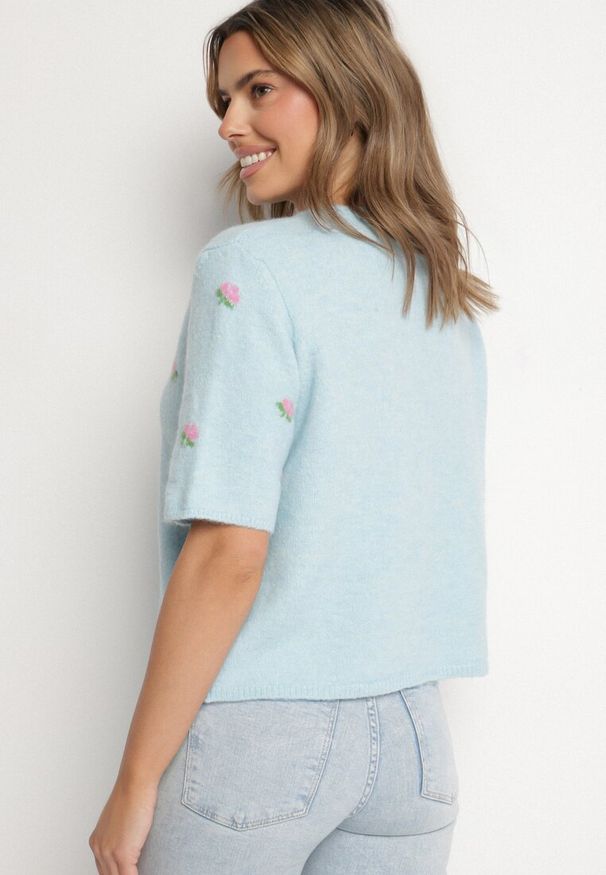 Born2be - Niebieski Sweter Kardigan z Krótkim Rękawem z Wełną w Ozdobny Print Korinelia. Okazja: na co dzień. Kolor: niebieski. Materiał: wełna. Długość rękawa: krótki rękaw. Długość: krótkie. Wzór: nadruk. Styl: elegancki, casual