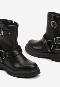 Born2be - Czarne Botki w Motocyklowym Stylu Zdobione Klamrami Miaeska. Okazja: na uczelnię, na co dzień. Zapięcie: klamry. Kolor: czarny. Materiał: jeans. Szerokość cholewki: normalna. Wzór: aplikacja. Styl: młodzieżowy, casual, elegancki