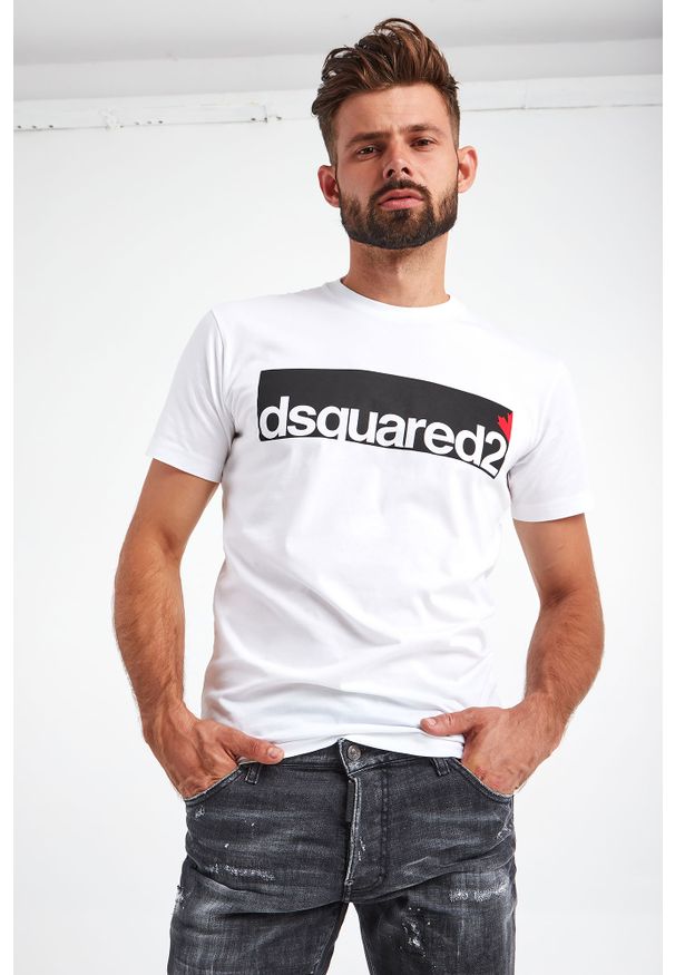 T-SHIRT DSQUARED2. Długość rękawa: krótki rękaw. Długość: krótkie. Wzór: napisy