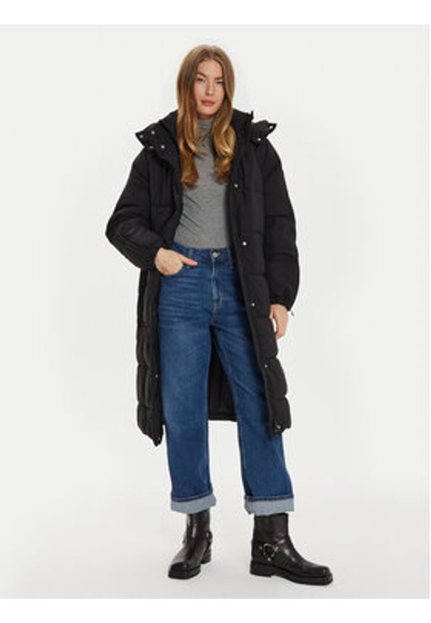 JDY Kurtka zimowa Flotte 15330181 Czarny Regular Fit. Kolor: czarny. Materiał: syntetyk. Sezon: zima