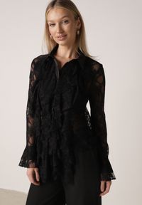 Born2be - Czarna Koszula Koronkowa z Wiskozy z Bawełną Ozdobiona Falbanami Hermerine. Kolor: czarny. Materiał: wiskoza, bawełna, koronka. Wzór: aplikacja. Styl: elegancki, klasyczny #6