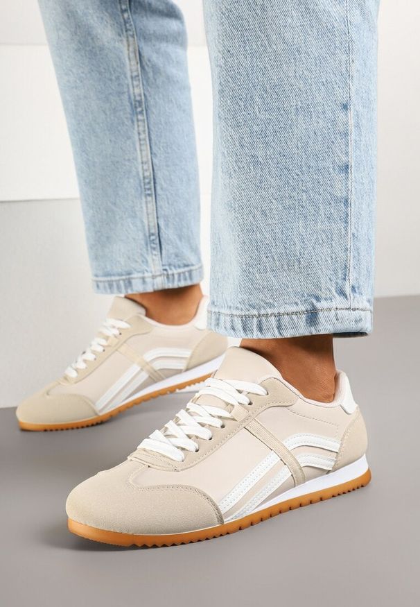 Born2be - Beżowe Sneakersy w Stylu Kultowych Tenisówek z Ozdobnymi Przeszyciami Vellexia. Okazja: na co dzień. Kolor: beżowy. Materiał: jeans, skóra. Obcas: na płaskiej podeszwie