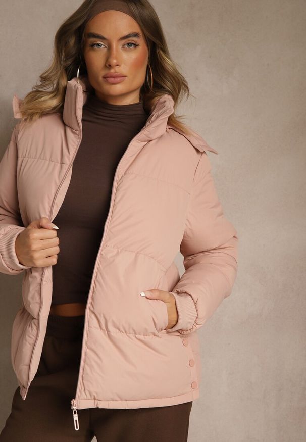 Renee - Różowa Pikowana Kurtka z Odpinanym Kapturem Lucane. Kolor: różowy