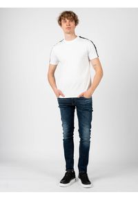 Les Hommes T-shirt | LF224100-0700-1009 | Round Neck | Mężczyzna | Biały. Okazja: na co dzień. Kolor: biały. Materiał: bawełna. Wzór: aplikacja. Styl: casual