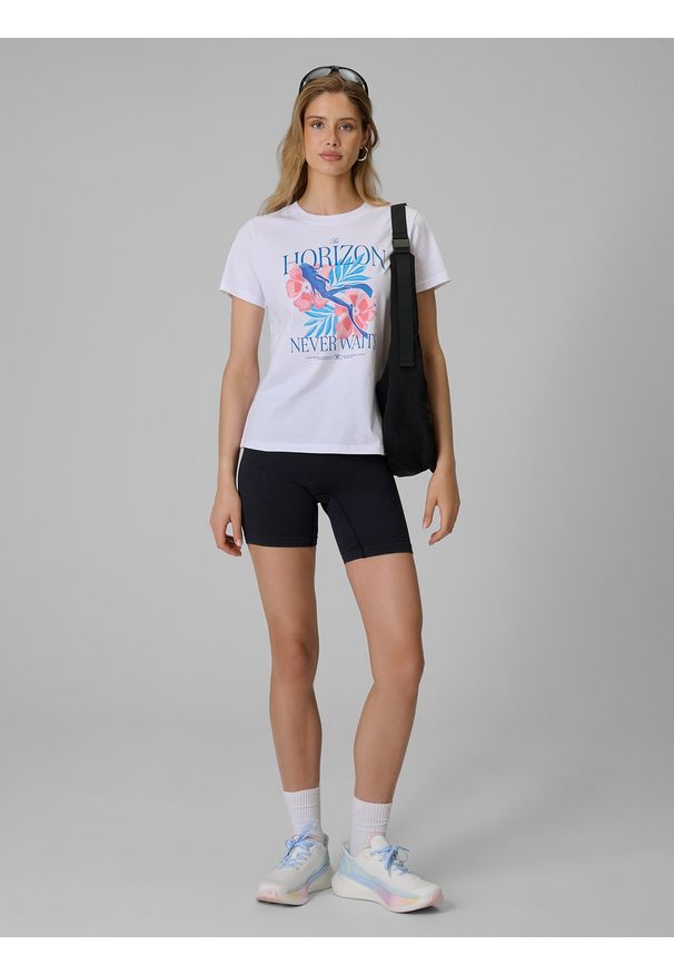 4f - 4F T-shirt regular z nadrukiem damski - biały M. Okazja: na co dzień. Kolor: biały. Materiał: materiał, bawełna, dzianina. Wzór: nadruk. Styl: casual