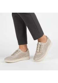 Półbuty damskie S.Barski, cholewka skóra naturalna perforowana sznurowanie klasyczne niski fason zaokrąglony nosek miękka linia metaliczna wstawka na. Okazja: na co dzień. Zapięcie: sznurówki. Kolor: beżowy. Materiał: skóra. Szerokość cholewki: normalna. Sezon: lato. Styl: klasyczny #2