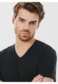 Pako Lorente - PAKO LORENTE – Czarny gładki t-shirt v-neck. Kolor: niebieski, czarny. Materiał: bawełna, elastan. Wzór: gładki #8