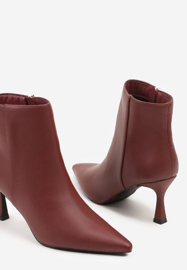 Renee - Bordowe Botki do Kostki Vices na Klepsydrowym Obcasie z Noskiem w Szpic Vidvire. Okazja: na co dzień, na randkę. Kolor: czerwony. Materiał: jeans. Obcas: na obcasie. Styl: casual, elegancki. Wysokość obcasa: średni