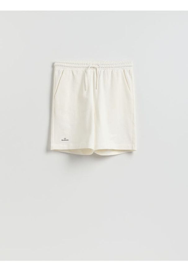 Reserved - Szorty regular fit - złamana biel. Materiał: bawełna