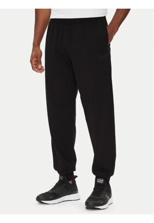 EA7 Emporio Armani Dres 7M000235 AF13512 UC001 Czarny Regular Fit. Kolor: czarny. Materiał: bawełna