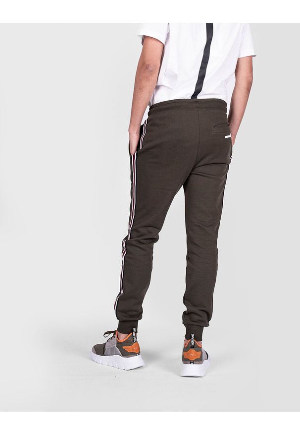 Les Hommes Spodnie Jogging | UHJ101-750U | Jogging Pants | Mężczyzna | Khaki. Kolor: brązowy. Materiał: bawełna. Wzór: aplikacja