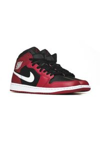 Buty koszykarskie męskie Nike Air Jordan 1 Mid. Zapięcie: sznurówki. Kolor: czerwony. Materiał: guma, tkanina, skóra, materiał, syntetyk. Szerokość cholewki: normalna. Model: Nike Air Jordan