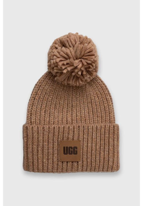 Ugg - UGG czapka z domieszką wełny kolor brązowy z grubej dzianiny. Kolor: brązowy. Materiał: wełna, dzianina