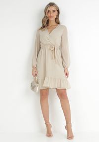 Born2be - Beżowa Sukienka Pronestra. Kolor: beżowy. Materiał: tkanina, materiał. Wzór: gładki. Typ sukienki: kopertowe. Styl: elegancki. Długość: mini #5