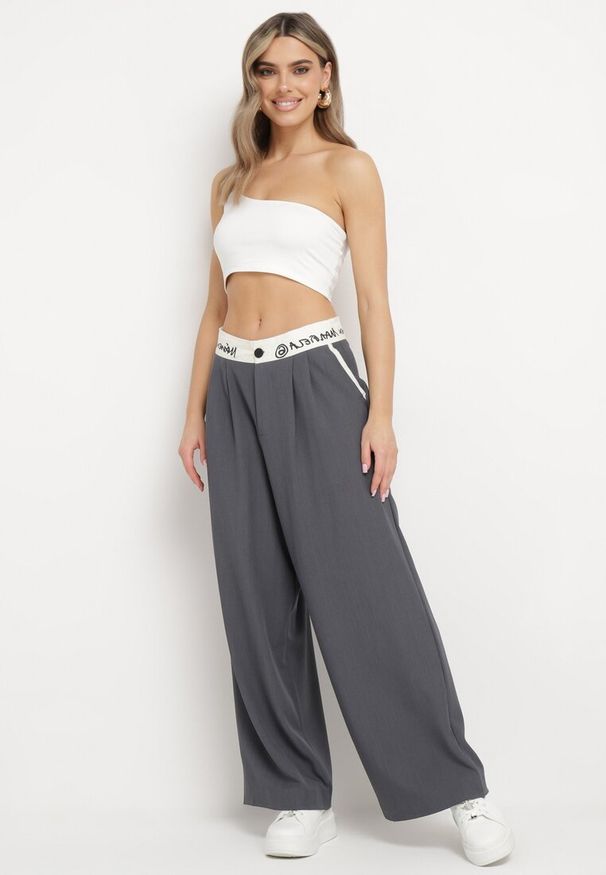 Born2be - Szare Szerokie Palazzo Spodnie z Wysokim Stanem Zapinane na Zamek i Guziki Folina. Okazja: na spotkanie biznesowe, na co dzień. Stan: podwyższony. Kolekcja: plus size. Kolor: szary. Materiał: bawełna. Styl: wizytowy, biznesowy, elegancki, casual