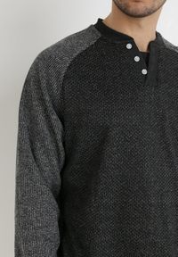 Born2be - Ciemnoszary Sweter Irala. Typ kołnierza: kaptur. Kolor: szary. Materiał: jeans, bawełna. Długość: długie. Wzór: melanż, aplikacja #7