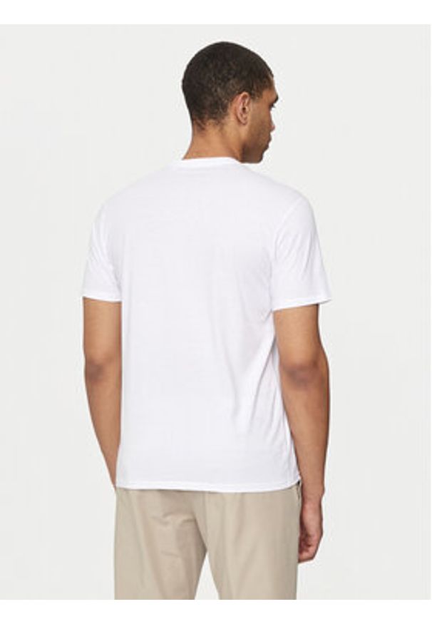 Guess T-Shirt M4YI86 K9RM1 Biały Slim Fit. Kolor: biały. Materiał: bawełna