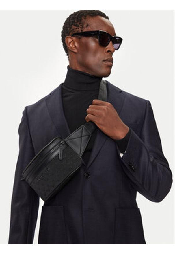 Emporio Armani Saszetka nerka Y4O312 Y022V 81336 Czarny. Kolor: czarny. Materiał: materiał