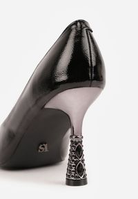 Born2be - Czarne Lakierowane Szpilki Vices ze Skórzaną Wkładką na Obcasie z Cyrkoniami Afirrive. Okazja: na spotkanie biznesowe, na ślub cywilny, do pracy, na wesele. Kolor: czarny. Materiał: skóra, lakier. Wzór: aplikacja. Obcas: na obcasie. Styl: biznesowy, elegancki, klasyczny, wizytowy. Wysokość obcasa: średni #4
