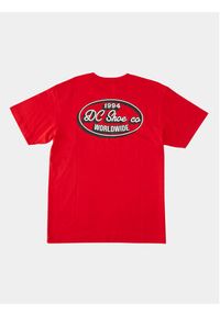 DC T-Shirt Truckin Tees Rqr7 ADYZT05284 Czerwony Regular Fit. Kolor: czerwony. Materiał: bawełna