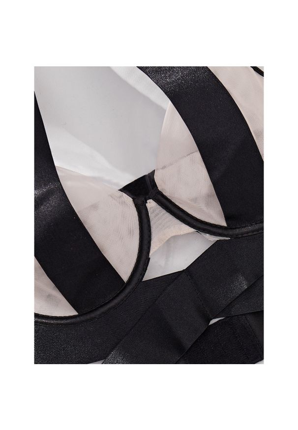 Intica - Komplet bielizny z ozdobnymi pasami podkreślający sylwetkę Irmentraut. Kolor: wielokolorowy. Materiał: materiał. Wzór: paski