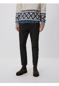 Reserved - Spodnie joggery - ciemnoszary. Kolor: szary. Materiał: tkanina, bawełna #1