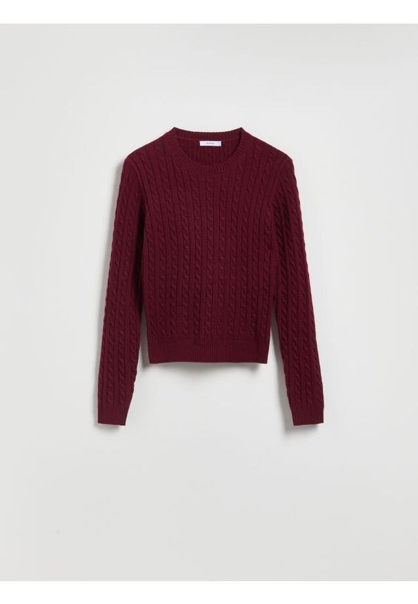 Reserved - Sweter z ozdobnym splotem - bordowy. Kolor: czerwony. Materiał: dzianina, wiskoza. Wzór: ze splotem