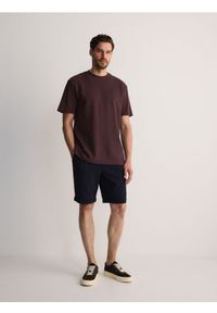 Reserved - Szorty regular fit - granatowy. Kolor: niebieski. Materiał: bawełna, dzianina #1