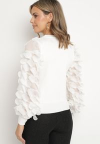Born2be - Biały Sweter z Falbankami na Rękawach Belpie. Typ kołnierza: kołnierz z falbankami. Kolor: biały. Styl: elegancki #3