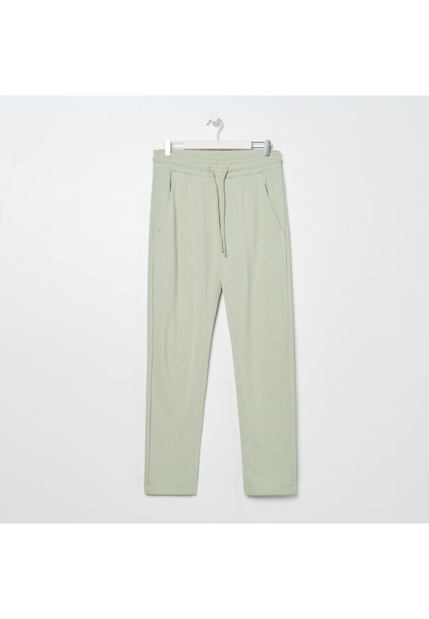 Sinsay - Spodnie dresowe slim jogger - Zielony. Kolor: zielony. Materiał: dresówka