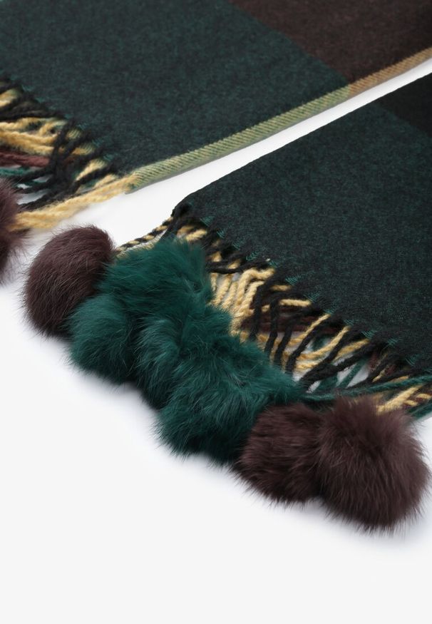 Born2be - Zielony Prostokątny Szalik z Kolorowymi Pomponami Komo. Kolor: zielony. Materiał: bawełna, wiskoza. Wzór: kolorowy