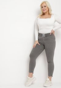 Born2be - Ciemnoszare Spodnie Skinny z Kieszeniami Afrina. Kolekcja: plus size. Kolor: szary. Długość: do kostek #6