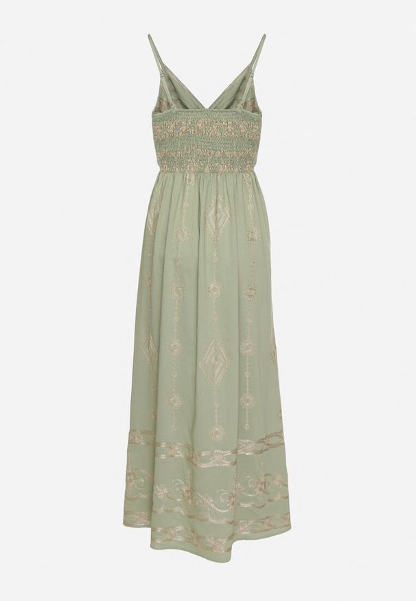 Born2be - Zielona Rozkloszowana Sukienka na Ramiączkach z Wiskozy Zdobiona Haftem Ulonelitia. Okazja: na co dzień. Typ kołnierza: dekolt w serek. Kolor: zielony. Materiał: wiskoza. Długość rękawa: na ramiączkach. Wzór: aplikacja, haft. Styl: casual, elegancki