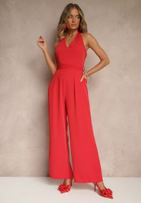Renee - Czerwony Kombinezon o Taliowanym Kroju z Dekoltem Halter i Wiązanym Paskiem Malisena. Okazja: na co dzień, na imprezę, na randkę. Kolor: czerwony. Styl: elegancki, casual