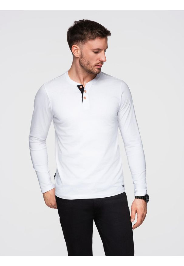 Ombre Clothing - Męski longsleeve z guzikami przy dekolcie - biały V10. Okazja: na co dzień. Kolor: biały. Materiał: dzianina, jersey, bawełna. Długość rękawa: długi rękaw. Wzór: aplikacja. Styl: casual, klasyczny