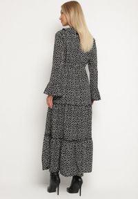 Born2be - Czarna Rozkloszowana Sukienka VICES z Falbankami Ativita. Okazja: na spotkanie biznesowe, do pracy, na co dzień. Typ kołnierza: kołnierz z falbankami. Kolor: czarny. Styl: elegancki, casual, biznesowy #6