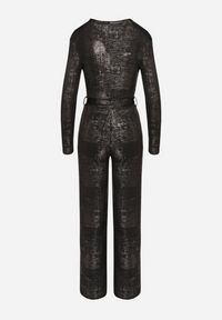 Born2be - Czarno-Złoty Kopertowy Kombinezon z Wiskozą Zdobiony Wiązanym Paskiem Nalissa. Okazja: na co dzień. Kolor: czarny. Materiał: wiskoza. Długość: długie. Wzór: aplikacja. Styl: elegancki, casual #5