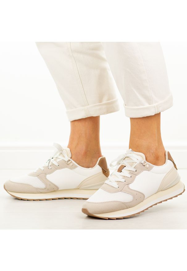 Lt.Beżowe sneakersy damskie McArthur Ma257w. Okazja: na co dzień. Nosek buta: okrągły. Zapięcie: sznurówki. Kolor: beżowy. Materiał: tkanina, skóra, zamsz. Sezon: jesień, wiosna, lato