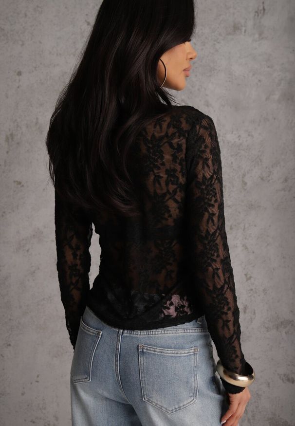 Renee - Czarna Bluzka Półgolf z Koronki Dinita. Okazja: na imprezę. Kolor: czarny. Materiał: koronka. Wzór: koronka. Styl: elegancki