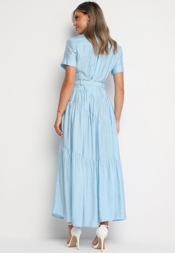 Born2be - Niebieska Sukienka Koszulowa o Rozkloszowanym Kroju z Paskiem w Talii Vimorise. Typ kołnierza: dekolt w kształcie V. Kolor: niebieski. Typ sukienki: koszulowe. Styl: elegancki