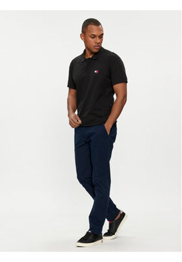 Tommy Jeans Polo Badge DM0DM18314 Czarny Regular Fit. Typ kołnierza: polo. Kolor: czarny. Materiał: bawełna