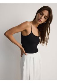 Reserved - Dopasowane body - czarny. Kolor: czarny. Materiał: dzianina. Wzór: gładki #1